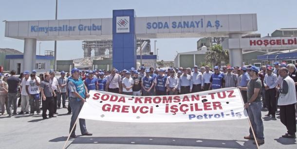 İşimi istiyorum eylemi yapan mimara, savcılıktan ön ödeme önerisi Düzce de KHK ile ihraç edilip "İşimi istiyorum" eylemi yapan mimar Alev Şahin e savcılıktan ikinci ön ödeme önerisi geldi.