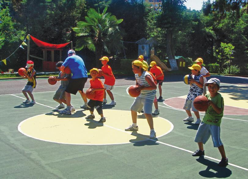 basketbol Fiziksel gelişimi sağlayan çalışmalarımızda, basketbol oyun kuralları, temel teknik ve kavramlarla birlikte, mücadele gücü, kazanmayı ve