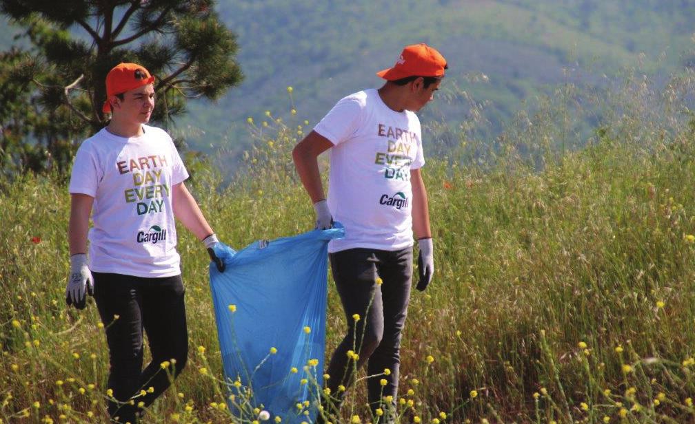 Cargill gönüllü koçları Çalışan Gönüllülüğü Haftası kapsamında Meslek Lisesi Koçları Programı na katılan öğrencilerle Balıkesir Değirmenboğazı Tabiat Parkı ve Bursa İznik Gölü sahil