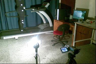 Görüntü Tabanlı Ölçüm Düzeneği Düzenek, kamera, sabit ışık kaynağı, bilgisayar ve bir koşu bandından oluşmaktadır.