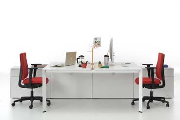 Yalın ve modern tasarımı ile Plato, küçük çalışma alanlarını etkili bir şekilde kullanmanızı sağlayan tekil masalara, iki ve üç kişilik çalışma sistemlerine sahiptir.