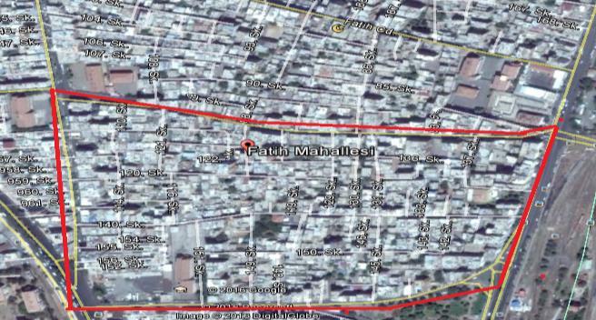 a) Kaynartepe Mahallesindeki google earth görüntüsü, b) ana cadde, c) ara sokak Söz konusu mahalledeki yapılarda bodrum kat bulunmamaktadır.