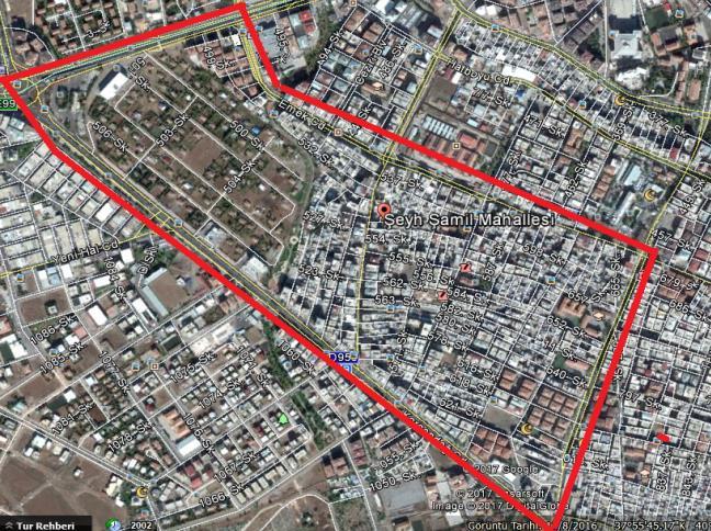 a) Şeyh Şamil Mahallesindeki google earth görüntüsü, b) ana cadde, c) ara sokak Mevlana Halit Mahallesi: Mahallenin toplam nüfusu 47535 kişi, konut sayısı 12706 adet ve toplam bina sayısı