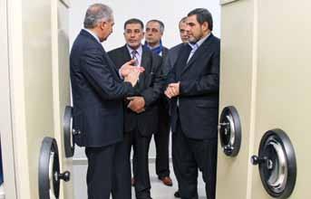 Başkan Uysal'la Başakşehir'deki yeni belediye binasını gezen Gazzeli konuklar, belediyenin çalışma sistemleriyle ilgili Başkan Uysal'dan bilgi aldılar.