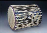 Resim: 10 Seramikten yapılmış çeşitli müzik aletleri Picture: 10 Various musical instruments made of ceramic Davul / Drum Yaylı çalgılar / String Instruments Flütler / Flutes Harp / Harp Kaynakça /