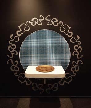 imzasını taşıyan banyo koleksiyonlarını, dünyanın en büyük seramik fuarı Cersaie de profesyonellerin beğenisine sundu.