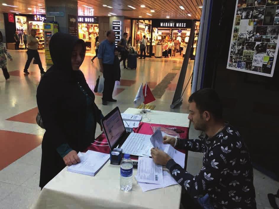 Açılan tanıtım ve kayıt standında Açıköğretim Fakültesinin (AÖF) kuruluşundan bu yana tarihsel gelişimine ait fotoğraflar sergilendi. Ayrıca, 4 adet sinevizyon ekranında tanıtım filmleri yayınlandı.