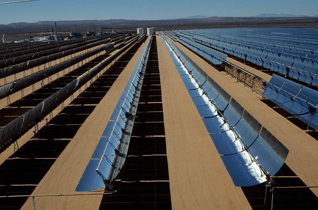 Güneş termik elektrik santralleri, heliostat tarlalı ve merkezi güç kuleli, parabolik oluk tipi odaklı kollektör tarlalı ve dağınık parabolik çanak kollektör tarlalı tiplerde olmaktadır.