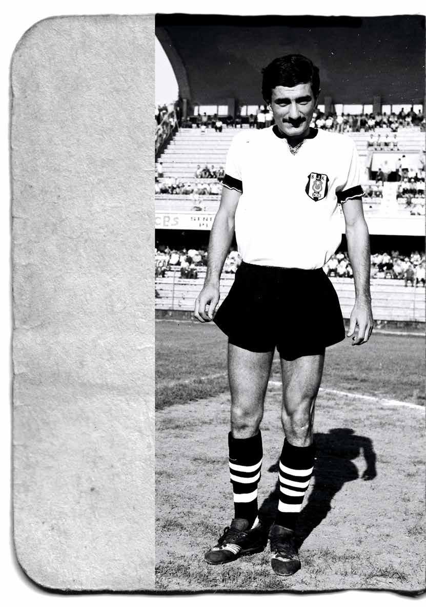 Fotoğraf: Şevket Uygun 10 Tek kuruş almadan... Vedat Okyar, ilk profesyonel deneyimini yaşadığı Bursaspor da, kısa zamanda takımın önemli oyuncularından birisi oldu.