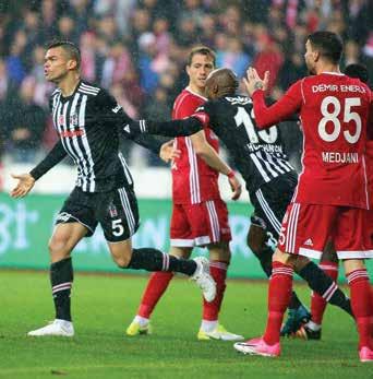 40 Süper Lig in 17. haftasında Beşiktaşımız, deplasmanda Sivasspor a konuk oldu. Siyah Beyazlılarımız, rakibine 2-1 yenildi. 4. dakikada kullanılan serbest vuruşta topun başına Quaresma geçti.