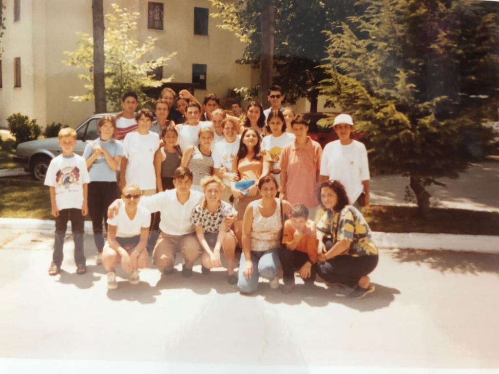 Yaşam Diyabet Kampı Gibi Olsa! (2000) 1996 da Kuzey Kıbrıs Türk Cumhuriyeti Lapta Gençlik Kampı nda başladığımız Diyabetle Güzel Yaşam Yaz Kampı yolculuğunun beşinci yılında yine İznik teyiz.