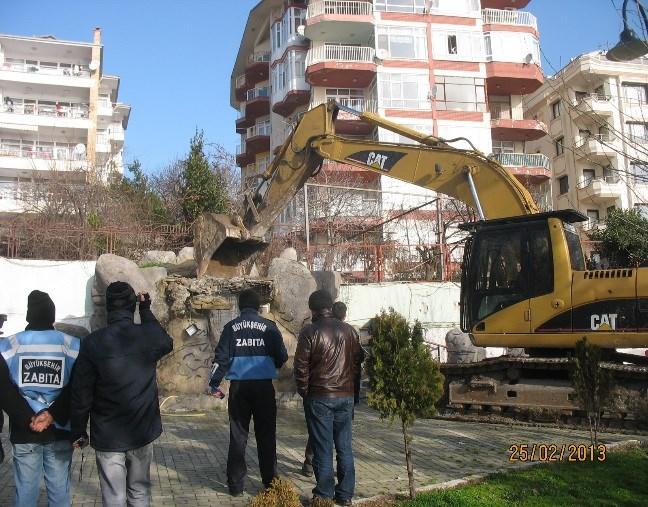 Ayrıca, afet riski taşıyan veya can ve mal güvenliği açısından tehlike oluşturan binaları tahliye etme ve yıkma konusunda ilçe belediyelerinin talepleri doğrultusunda gerekli destek sağlanmaktadır.