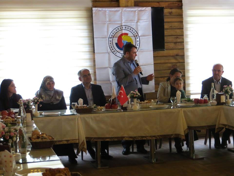 Kayseri Kadın Girişimciler Kurulu Başkanı Yahyalı lı Merve Sarıoğlu ile Yahyalı Ticaret Odamız Genel Sekreteri İbrahim Parlak la birlikte kurul toplantısının sonunda