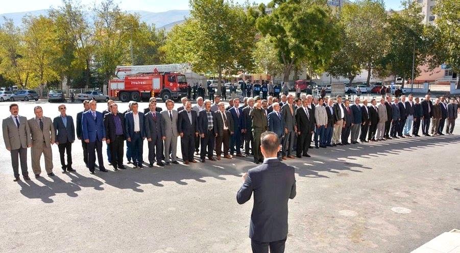 MUHTARLAR GÜNÜ KUTLAMA PROGRAMINA KATILDIK Muhtarlar günü münasebeti ile İlcemiz Cumhuriyet Meydanında 19.10.