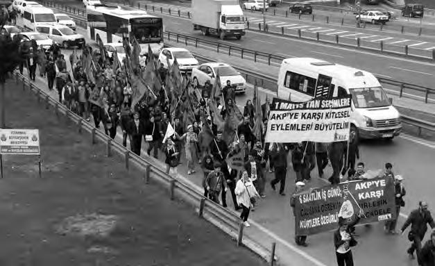HAZİRAN 2015 3 1 Mayıs 2015 İstanbul eylemi Koç Üniversitesi işçileri 1 Mayıs sabahı Sarıyer de bir yürüyüş gerçekleştirdi. Biz de bu eylemin örgütlenmesinde sorumluluk aldık.