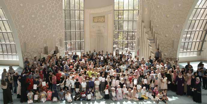 Köln DİTİB Merkez Camii nde Kur an-ı Kerim ve temel dini bilgiler eğitimi gören 6-19 yaş grupları arasında 410 kız ve erkek öğrenciye yönelik düzenlenen merasim Kur an-ı Kerim tilavetinin ardından
