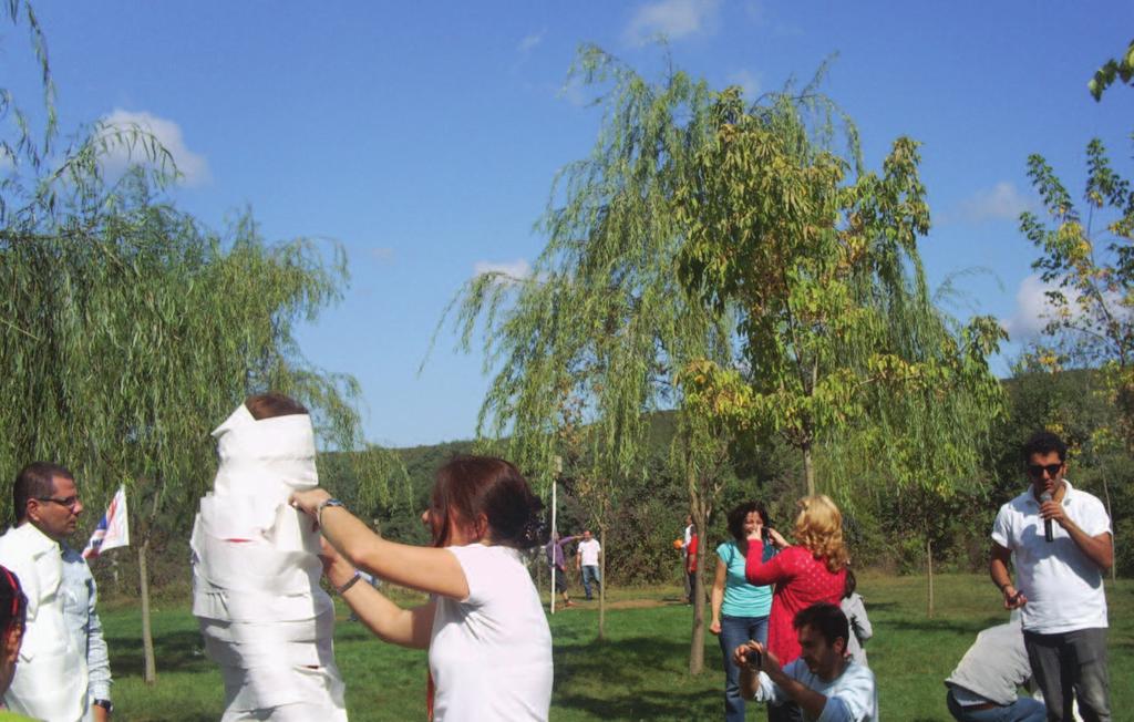 İSMMMO lular piknikte buluştu İSMMMO üyeleri ve aileleri, 1 Ekim Cumartesi 2011 yılı İSMM- MO Pikniği nde buluştu.