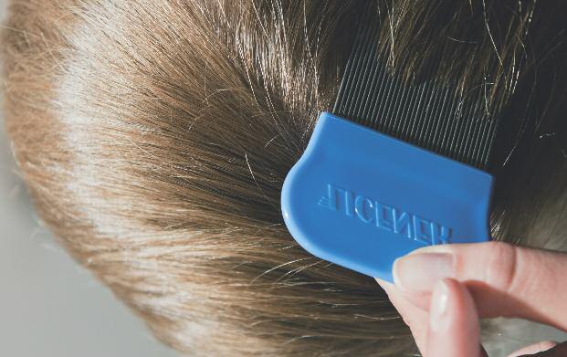 Kullanıma ilişkin önemli açıklamalar 7. İhtiyaç halinde ölü bit ve sirkeleri çıkarmak için saçlar kurutulduktan sonra LICENER sirke tarağı ile taranabilir.