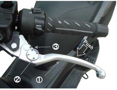 Fren Sistemi Fren sıvısı; Motosiklet dik konumdayken, ön ve arka fren sıvısını kontrol edin. Seviye, alt seviye işaretinin üzerinde olmalıdır.
