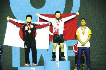 Türkiye'yi başarıyla temsil eden ASKİ Spor lu sporcu ve antrenörleri altınla ödüllendirdi.