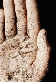 El yıkama ve el antisepsisi endikasyonları Ellerde gözle görülür kirlenme varlığında, Nonantimikrobiyal sabun ve su