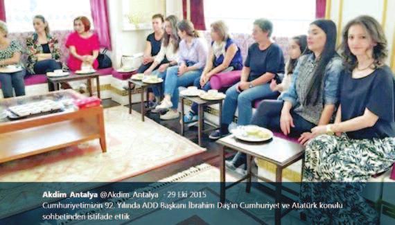 Yılınd ADD Bşknı İbrhim Dş'ın Cumhuriyet ve Attürk konulu sohbetinden istifde ettik sözlerinin üzerinde Bşkn İbrhim Dş ın ve izleyicilerin bulunduğu fotoğrflr yer lıyor.