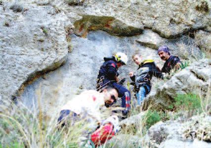 Mcer olsun diye bşldıklrı tırmnış bir süre sonr krdeşlerden Mrk Eletskii'nin yklşık 50 metrelik kylıklrdn düşmesi ile kbus dönüştü.