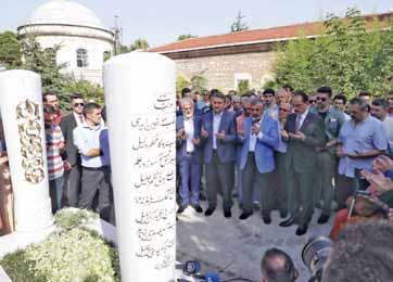 Vefatının yıldönümünde Fatih Camii haziresinde İnalcık'ın kabri başında düzenlenen törene, Cumhurbaşkanlığı Genel Sekreter Yardımcısı ve Sözcüsü İbrahim Kalın, İstanbul Valisi Vasip Şahin, İl