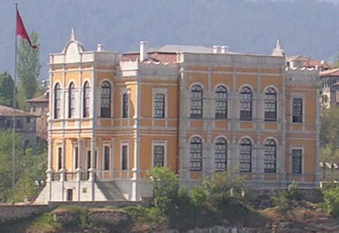Safranbolu, Hükümet Dairesi (Topçubaşı, 2007) -Karabük İli, Safranbolu İlçesi Hükümet Dairesi Kale mevkii, Kale Sokak ta 1890 yılında Kastamonu Valisi Abdurrahman Paşa tarafından yaptırılmıştır.