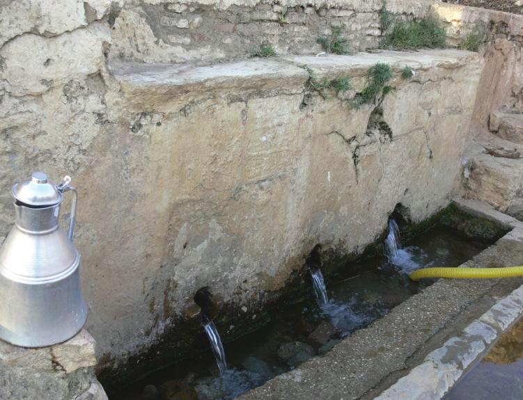 N. Çetin Üçoluk çeşmesi (Necat Çetin özel arşivi) Yazıbaşı Beldesi (Hortuna) Cami Çeşmesi Kitabesi: Kitabenin tamamı okunamamıştır. Okunabilen kısmı şöyledir: Zadeoğlu Taşlı-zade Ahmet oğlu banisi.