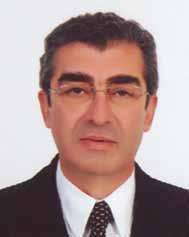Enis Giray 1953 yılında Tokat-Zile de doğdu. 1977 yılında Elazığ Devlet Mühendislik Mimarlık Akademisi İnşaat Mühendisliği Bölümünden mezun oldu.