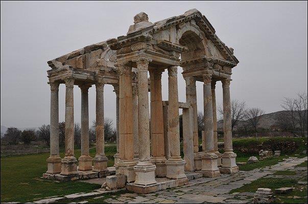 Afrodisias UNESCO Dünya Mirası Aday Listemiz 2017 Aphrodisias, Geç Helenistik Dönem den Roma ve Bizans dönemlerine kadar süren yoğun bir fikir ve değer alışverişini gözler önüne seren, büyük ölçüde