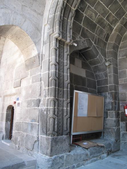 Oğuzların Kayı Boyu Damgasının Anadolu Türk Mimari Süslemesinde Motif Olarak Kullanılması