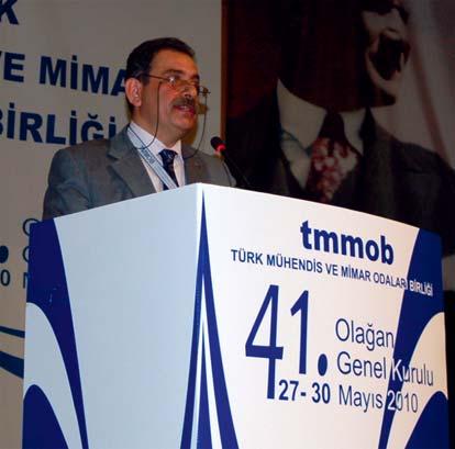 Harp TMMOB nin önümüzdeki dönem politik hattını değerlendirdi İMO Yönetim Kurulu Başkanı Serdar Harp Genel Kurulun ikinci günü söz aldı.