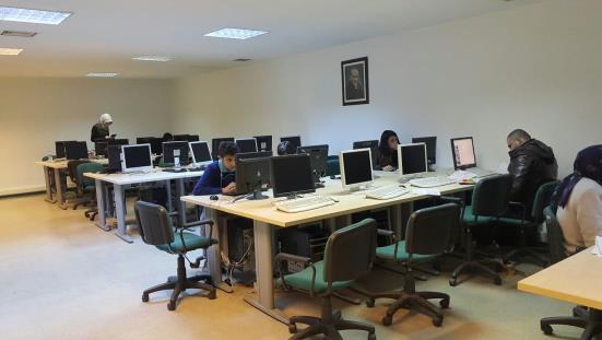 Kütüphanemizden görünümler Bilgisayar ağı Fakültemizin tüm birimlerini Ankara Üniversitesi Rektörlüğü, Bilgi İşlem Merkezine bağlayan bilgisayar ağı, 1996 yılında kurulmuştur.
