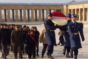 Cam Atölyeleri ve Balmumu Müzesi nde, Mühendislerimizin çabalarını Devrim Arabasında görerek, inceleyerek Tarih dersi konuları ile yaşayan