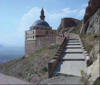 VAKIFLAR AĞRI İLİMİZDEKİ VAKIF ESERLERİNİ RESTORE ETTİK ve ONARDIK 2002 yılından önceki on yıllık dönemde restorasyonu ve onarımı yapılan vakıf kültür varlığı sayısı sadece 46 iken, son 15 yılda bu