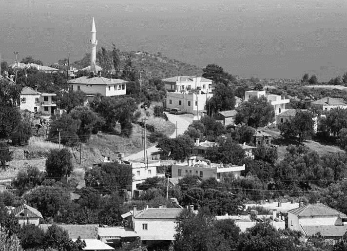 4 Mazı da, konaklama konusunda önceden rezervasyon yapmazsanız zorluk yaşayabilirsiniz. Çünkü çok az sayıda pansiyon hizmet vermekte. Bölge SİT alanı olduğundan bol yıldızlı oteller yok.