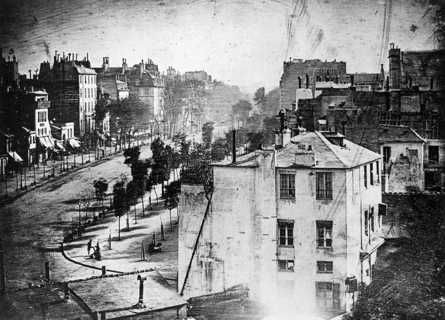 Resim1. 14. Jaques Louis Daguerre tarafından on dakikalık pozlama süresinde elde edilen ve bir insanın görüldüğü ilk fotoğraf (1838-Paris-temple bulvarı) Kaynak: en.wikipedia.