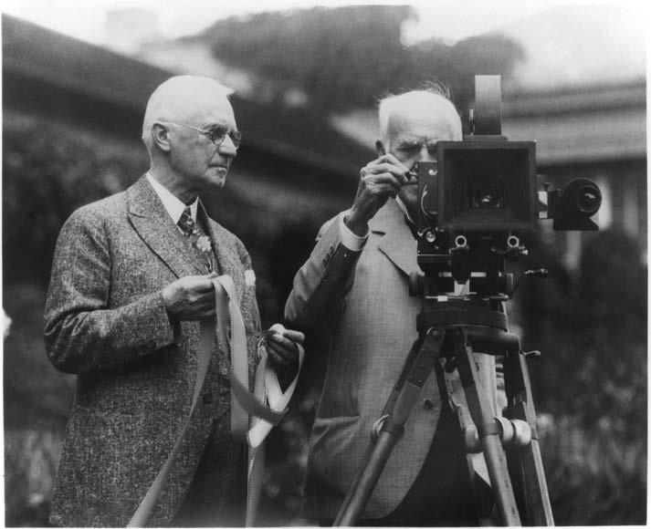 1892'de Thomas Edison kinetograf adlı bir çekim makinasının telif hakkını tescil ettirdi.