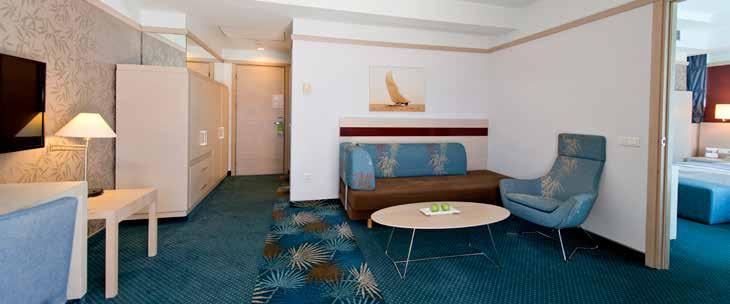ODALAR Standart De Lue Odalar /Engelli Odaları: Misafirlerimizin rahatlığı ve konforu düşünülerek döşenmiş standart odalarımızın çoğu deniz manzaralıdır.