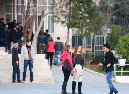 birliğine açık ve grup çalışmalarında uyumlu, yazılı ve sözlü iletişim kurallarını bilen ve etkin iletişim becerilerine sahip, nitelikli meslek elemanlarının yetiştirilmesini hedeflemektedi : 0252