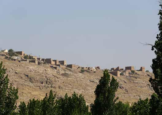 Mardin i Gezerken >> Nusaybin İpek Yolu güzergahı üzerinde önemli bir noktada bulunan ve M.Ö. 5000 lerde kurulmuş bir ticaret kenti olan Nusaybin, Mardin in Suriye sınırındaki ilçesidir.