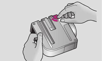 Magazini ittikten sonra her zaman kutunun kapağı kapatınız. Kapak CD değiştiriciyi kir ve toz parçacıklarına karşı koruyarak fonksiyon arızalarını engeller.