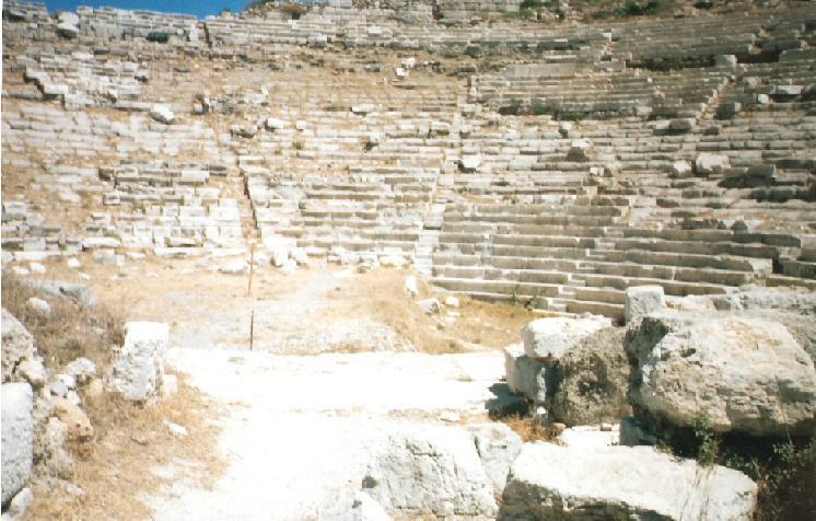 Datça ya 28 km. uzaklıktaki Tekir Burnunda bulunan Knidos Antik Kenti, M.Ö 7. yy da adalardan gelen Dorlar tarafından kurulmuştur. Kalıntılar arasında 10.000 kişilik küçük tiyatro, 20.