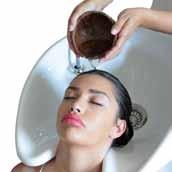 10 dakika bekleyin. ADIM 7 Yüksek nemlendirme için ve Duble Elixir bakımını kilitlemek için Boyalı saçlara Canlandırıcı Tedavi uygulayın.