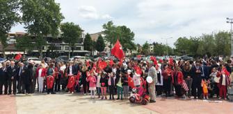 Tuzla sahil tören alanında Sivil Toplum Kuruluşları ve üyelerimizle beraber, Atatürk anıtına çelenk takdim ederek kutladık.