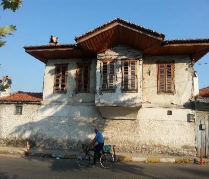 Ula Belediyesi nin sosyal medya kullanımı görülmemekle birlikte internet adresinde kent sakinlerine yönelik çeşitli bilgilendirme hizmetleri sunulmaktadır (ula.bel.tr, 2015). Fotoğraf 5.8.