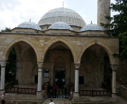 Burada gerek gıda gerekse de yöreye özgü ürünler doğrudan yöre insanınca satılmaktadır.