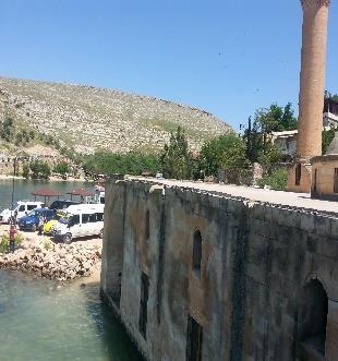 Bununla birlikte Sakin Kentlerde mekân üzerinde etkili faktörlerin, tarihsel süreçlerin (geleneksel Osmanlı kent yapısı gibi) ve